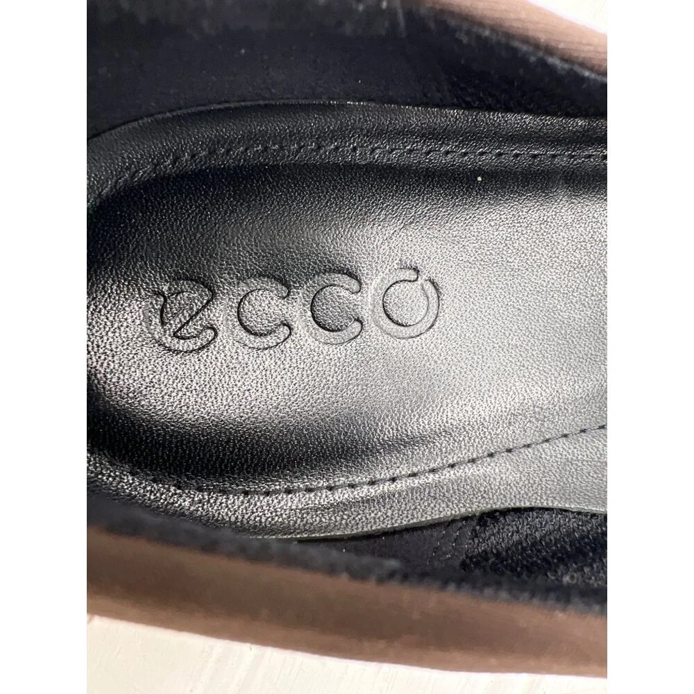 Ecco Women's size 37 eu US size 7 Stretch‎ Slip On Flat Felecia